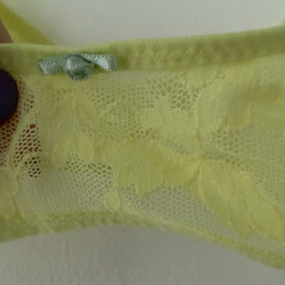 SKIMS Lace Bandeau in Lemonade - Picture 2 of 5